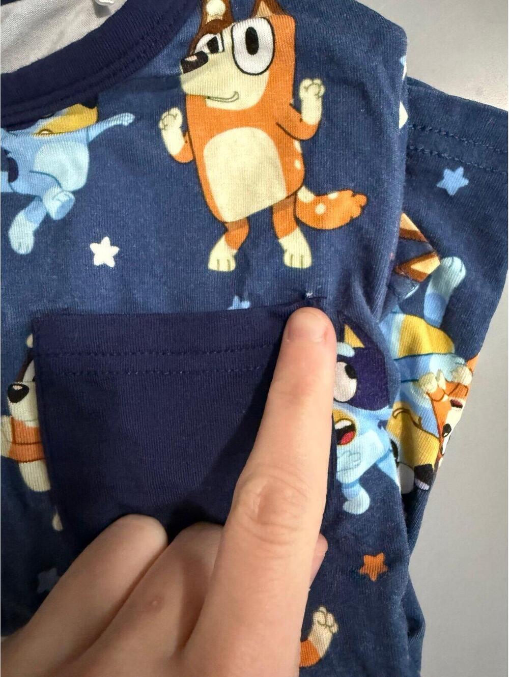 Little sleepies X Bluey OG pocket t shirt size 2t - Picture 3 of 4